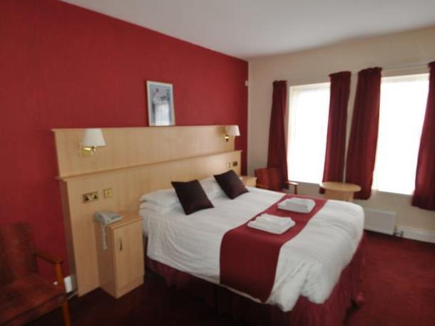 The Port Hotel Portrush Exteriör bild
