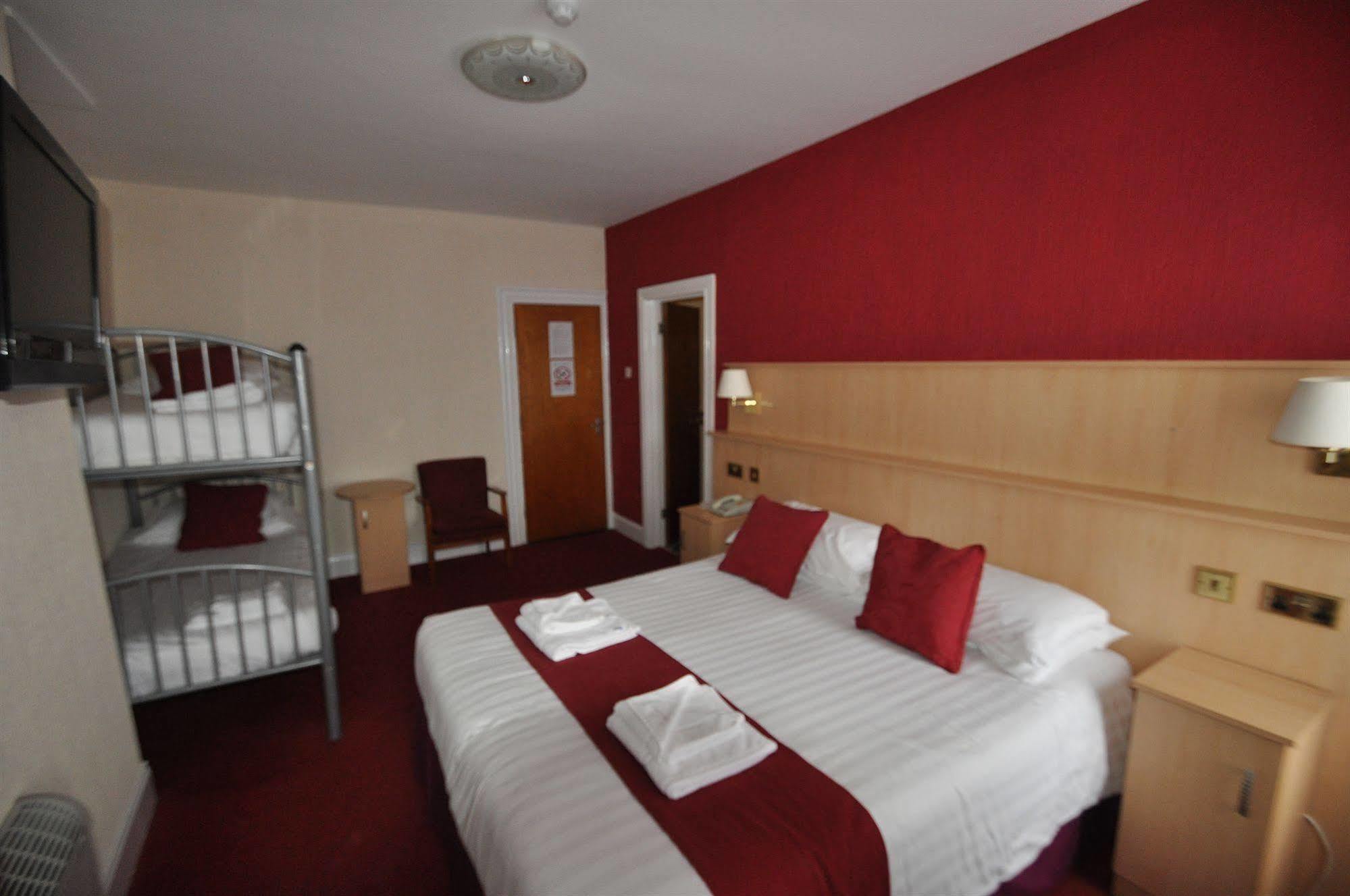 The Port Hotel Portrush Exteriör bild